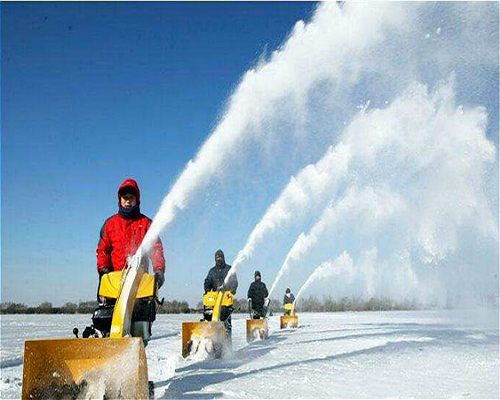 多功能扫雪机(图1) 多功能扫雪机(图1)